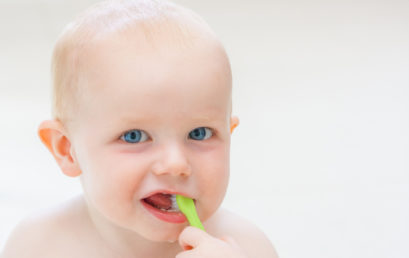 Prendre soins des dents de son enfant à 6 mois